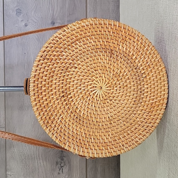Bohemian Round Woven Straw Leather Crossbody Bag - Picture 4 of 11